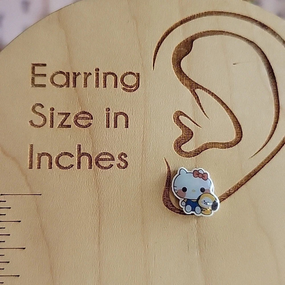 🔥LAST PAIR🔥 Hello Kitty & Friend Stud Earrings - Picture 4 of 7